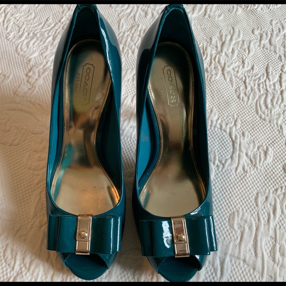 Coach pumps
